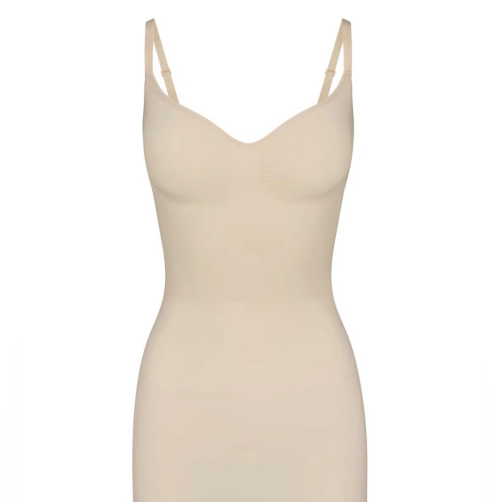 SKIMS SEAMLESS SCULPT SLIP DRESS (BNWT) (SAND) (XXS/XS)